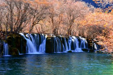 景點(diǎn)：九寨溝瀑布